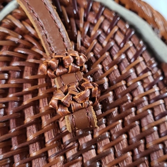 Handmade Bow Clasp Dark Camera Rattan Bag - Picture 7 of 9